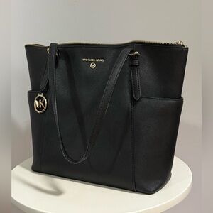 Michael Kors Jet Set Large Saffiano Leather Top-Zip Tote Black